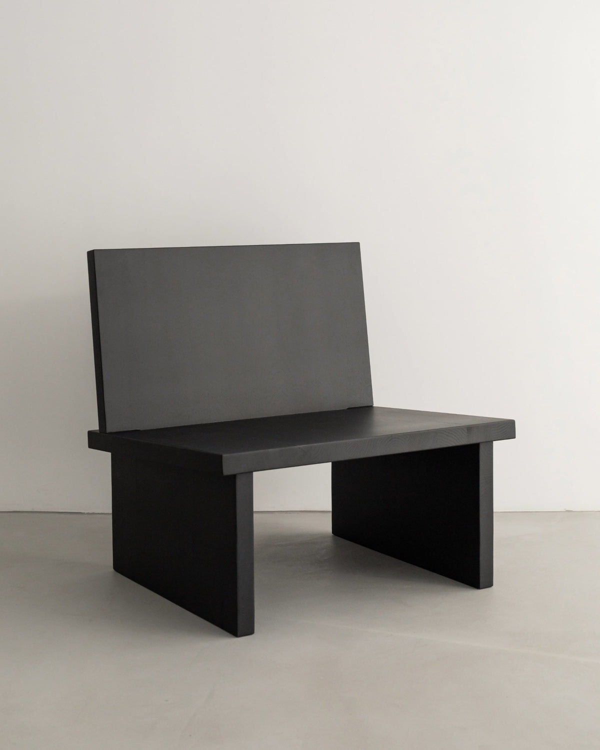 ZEBU minimalist dark gray chair with geometric backrest design
