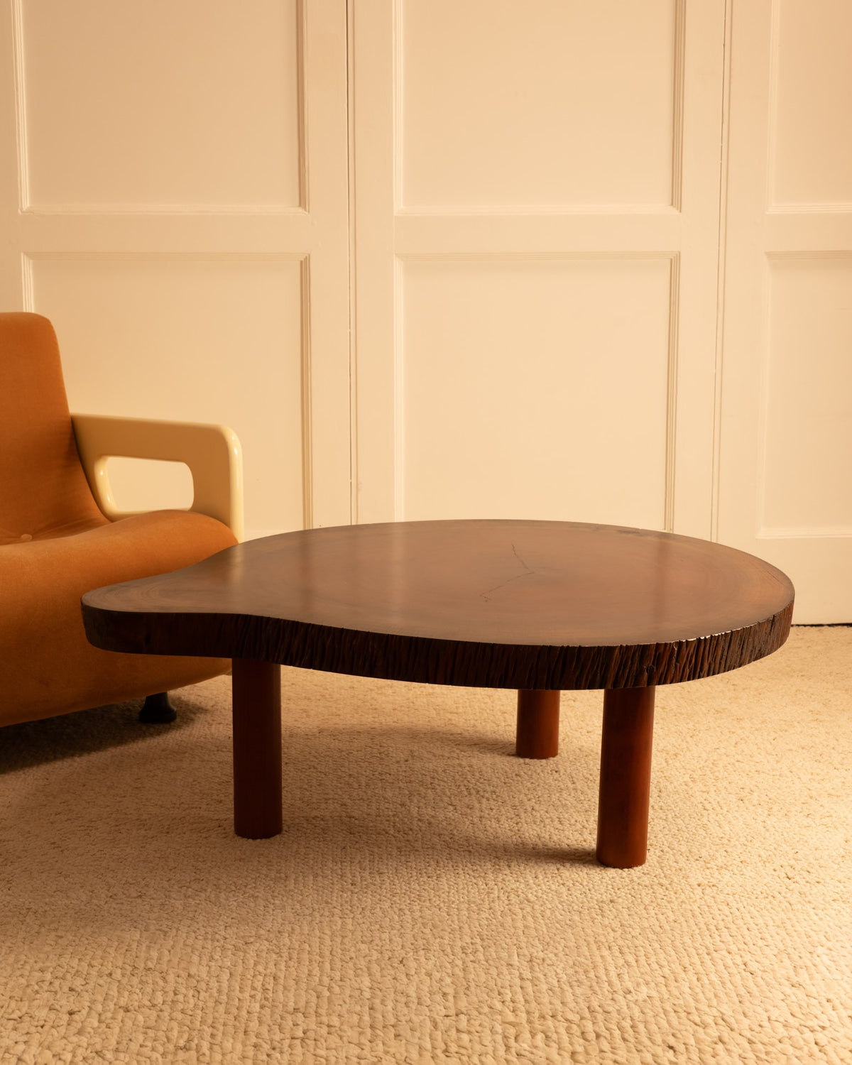 Round wenge coffee table with cylindrical legs, 1970s Spanish design