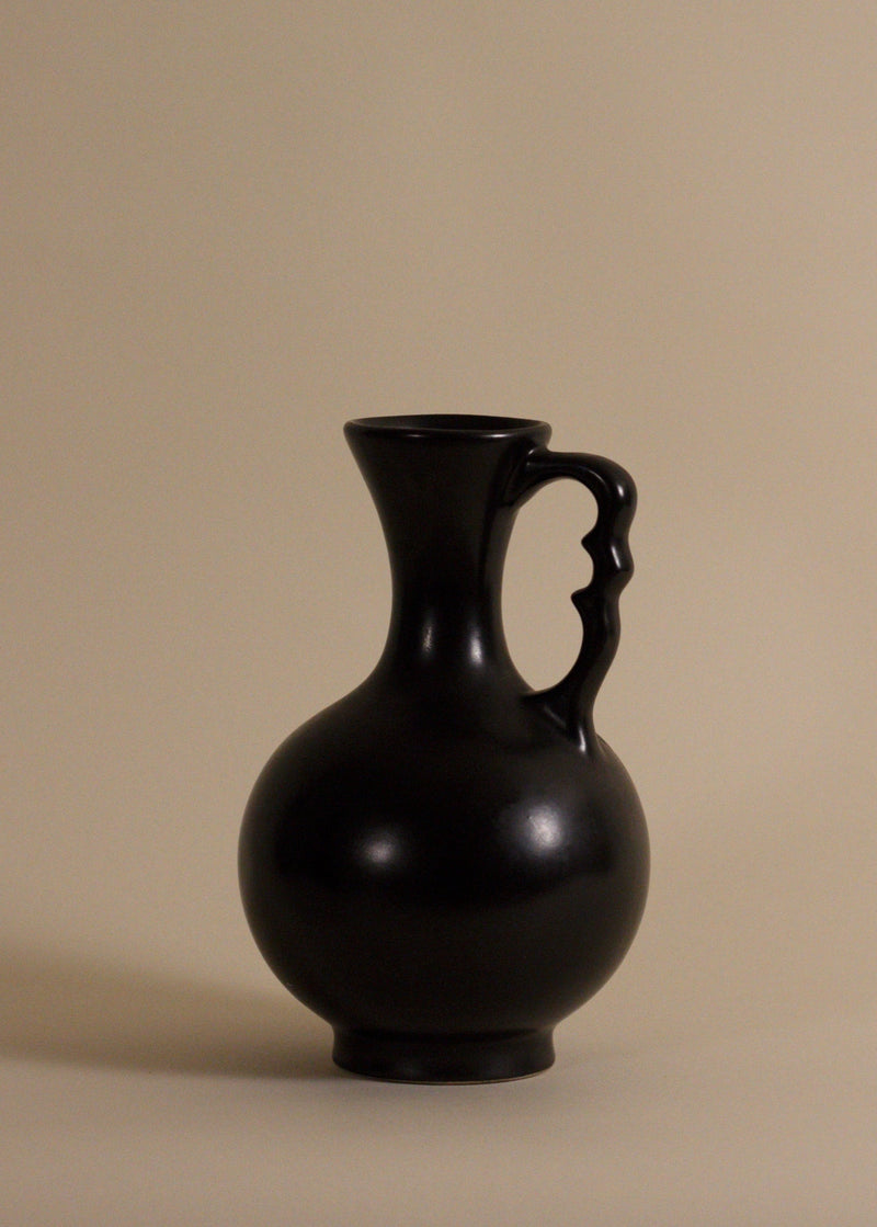 Red Wing Gunmetal Vase by Mansión Luna | The Oblist