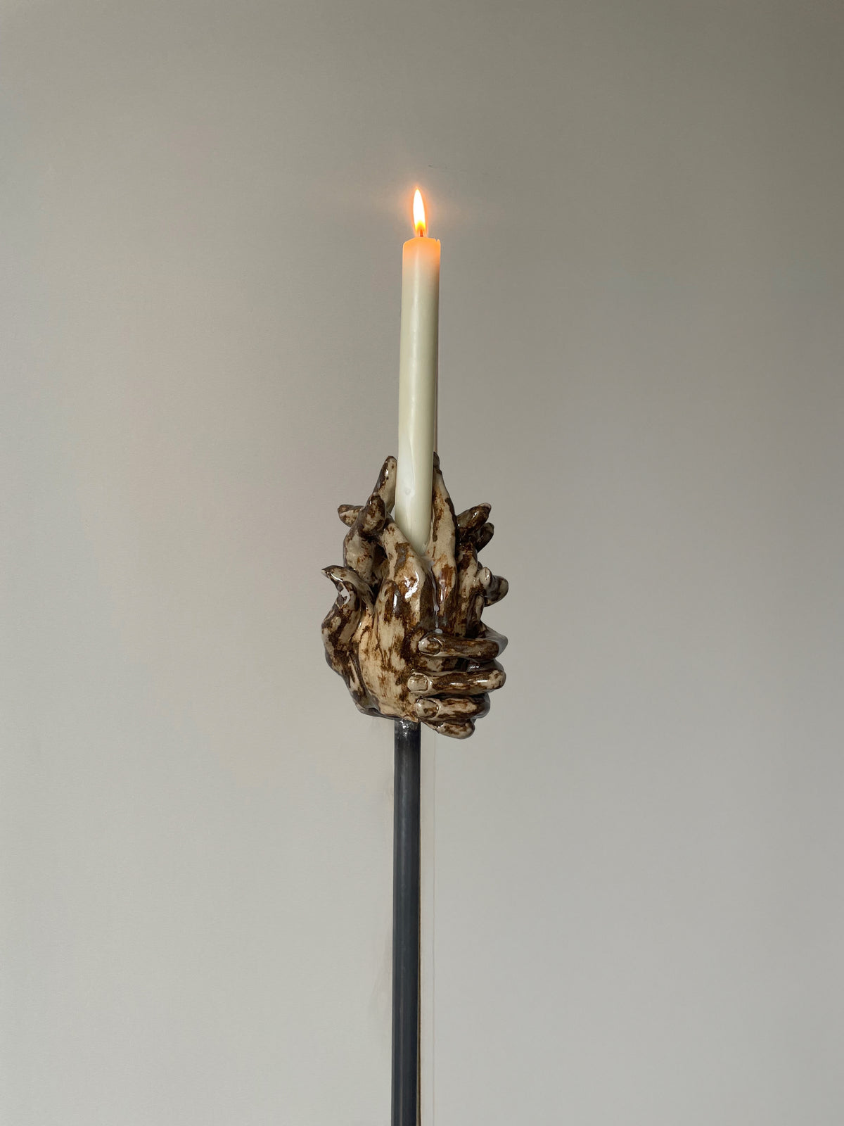 Three-hands standing candle holder in ceramic N°55 — detail view