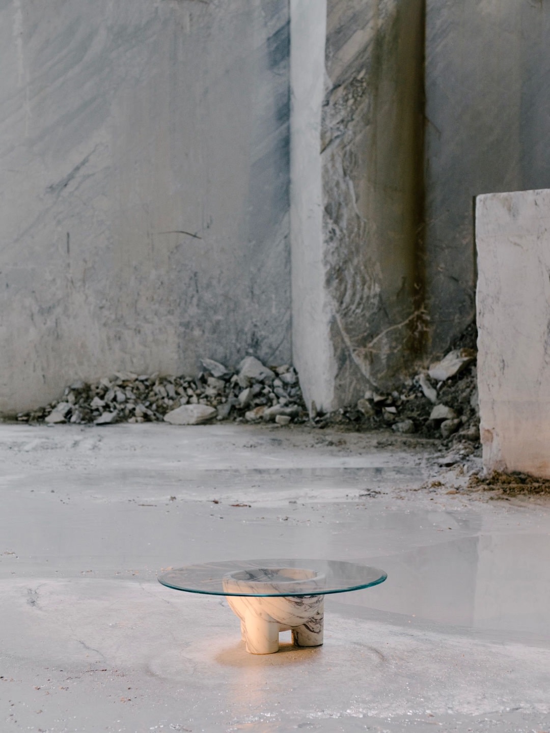 Arabescato marble end table with glass top in contemporary setting