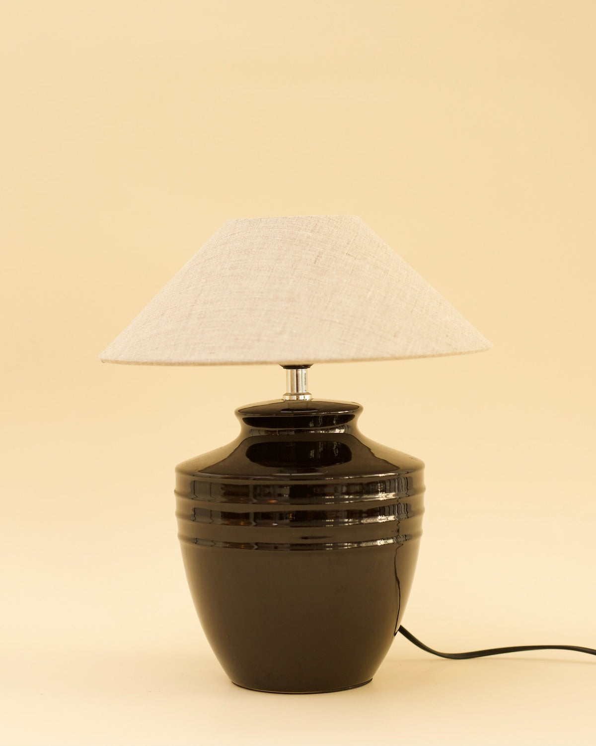 ELME Table Lamp by SÒLER | The Oblist — black ceramic, linen shade