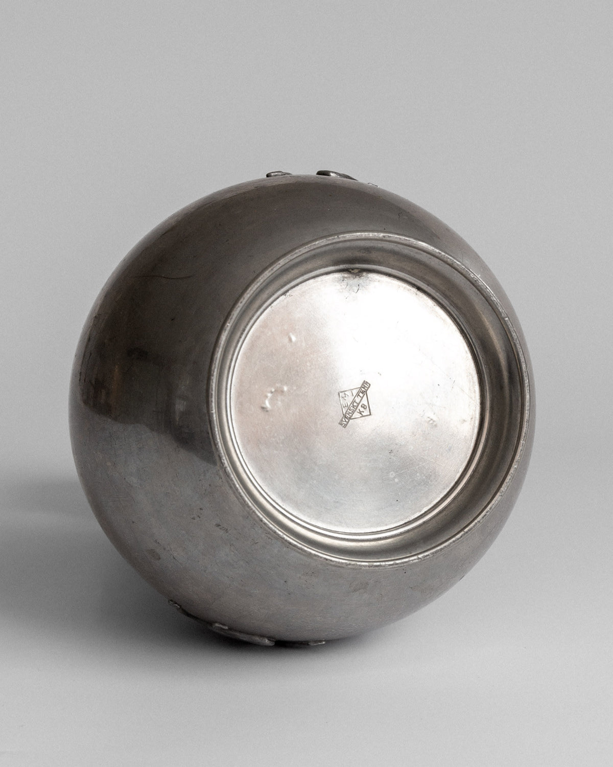 Art Deco Pewter Vase with Rope Handles, 1936 — top view showing polished pewter base