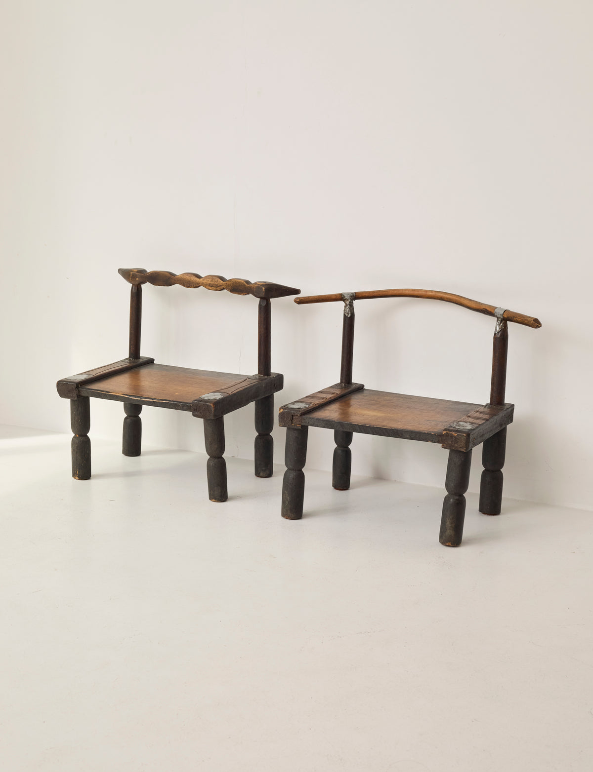 Small artisanal vintage West African chair "Baoulé" in solid wood C. 1960 — alternate view