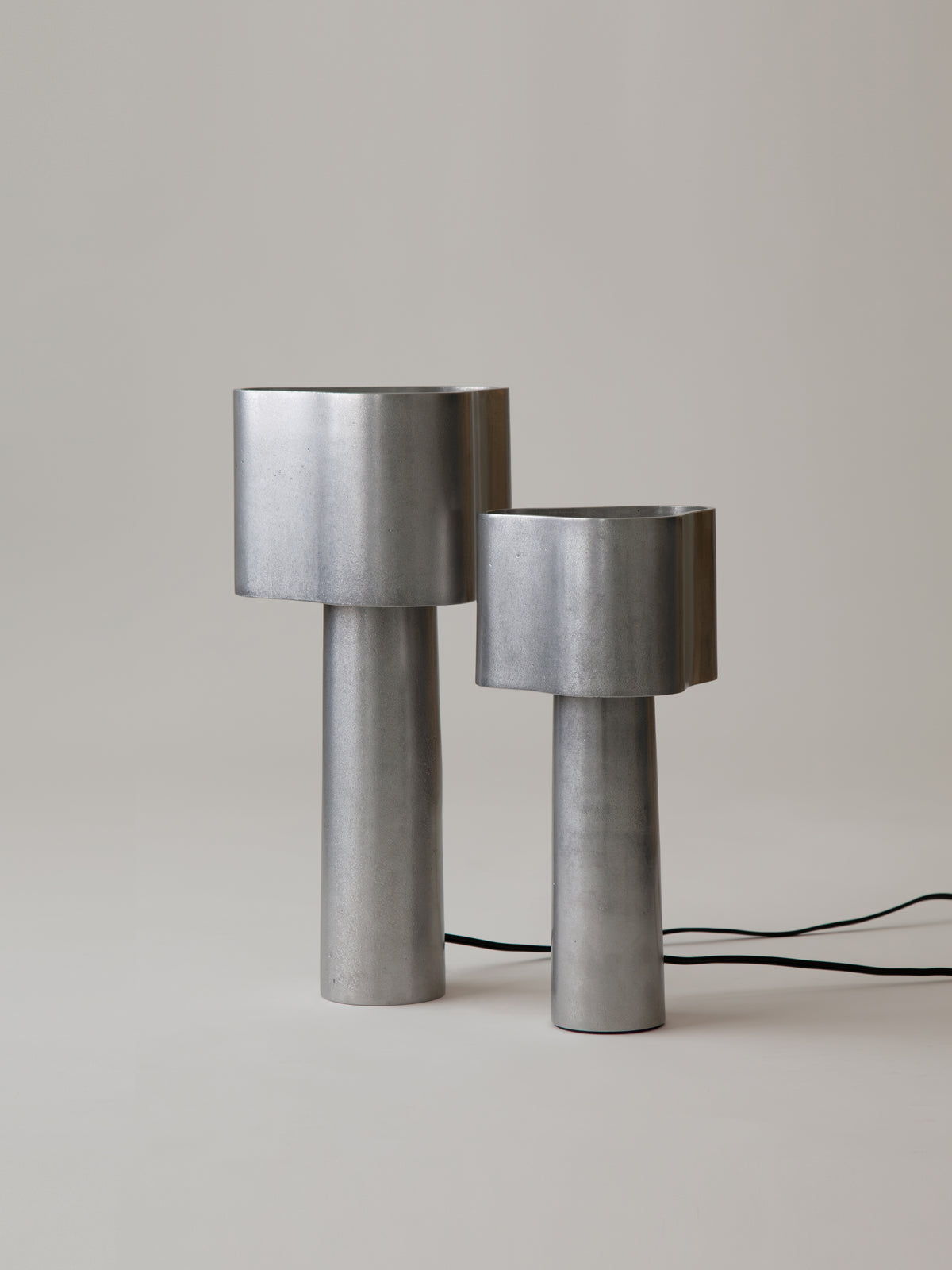 Coy Table Lamp - Aluminium — detail view