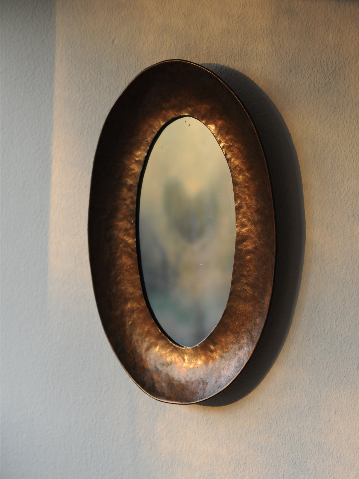 Angelo Bragalini Hammered Wall Mirror In Copper, Italy 1960 — detail view