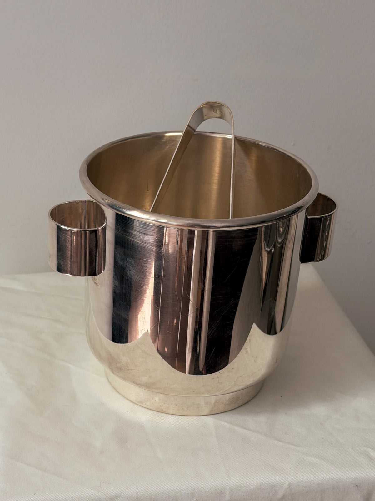 Vintage Italian silverplated ice bucket  — detail view