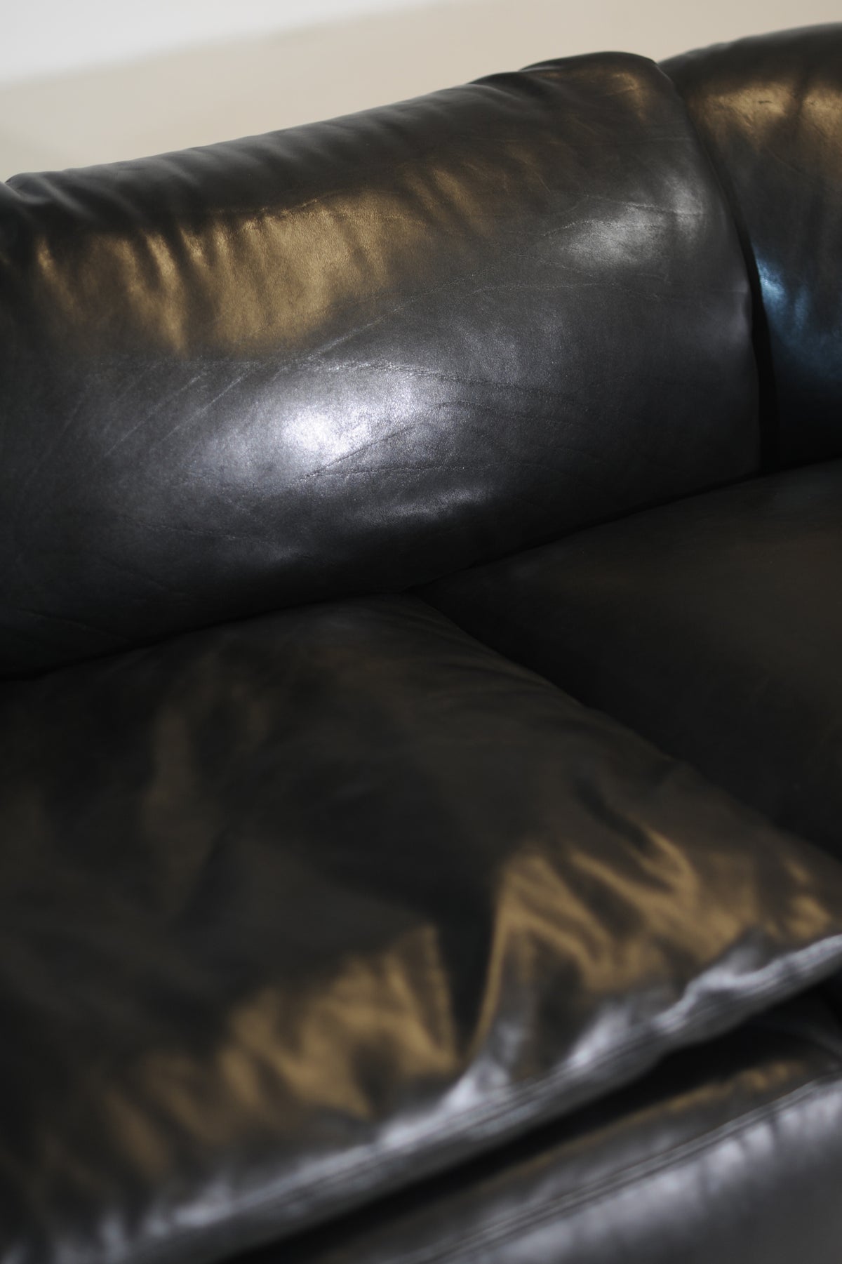 Alberto Rosselli for Saporiti Bold Sculptural “Confidential” Sofa, Italy 1970 — in context