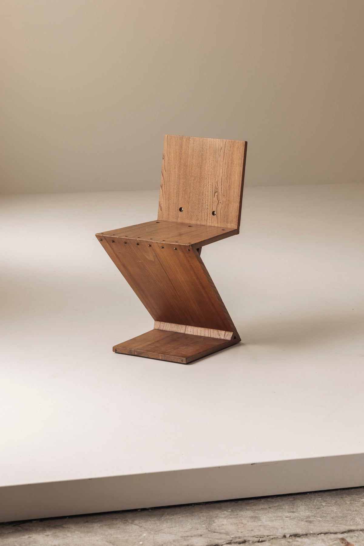 Early Zig Zag chair by Gerrit Thomas Rietveld for Gerard van de Groenekan, 1960s — detail view