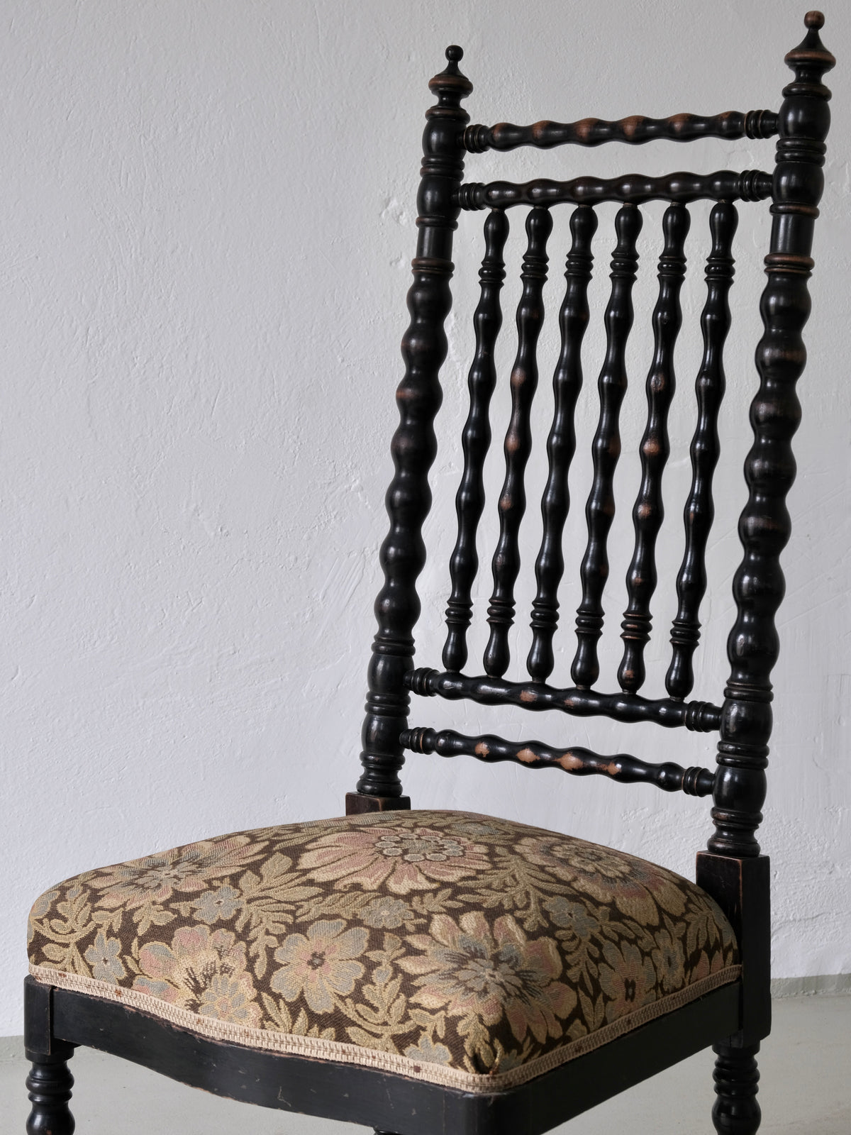 French oak bobbin chair backrest detail showing turned spindles 1850s