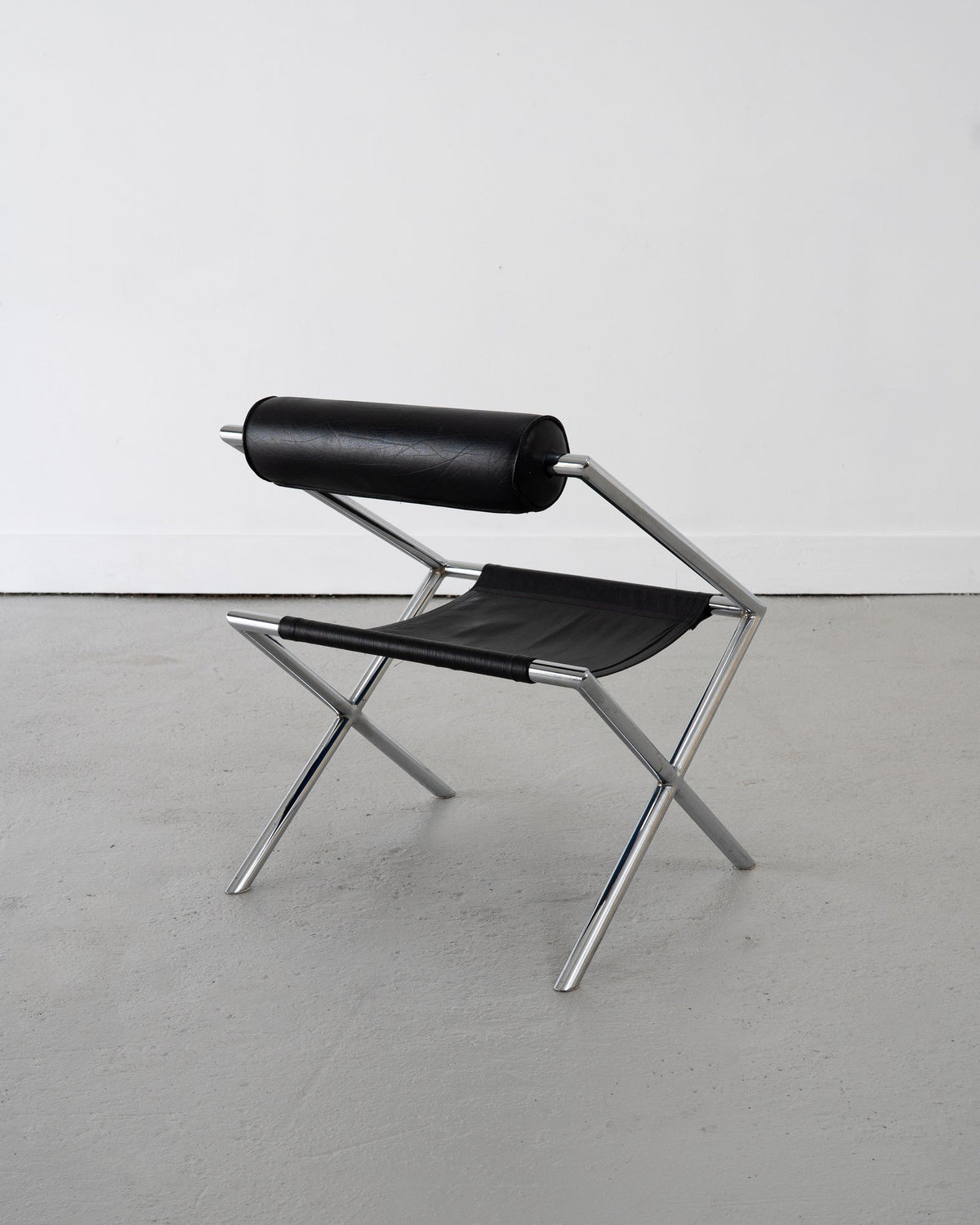 Postmodern Tubular Leather Sling Chair — detail view