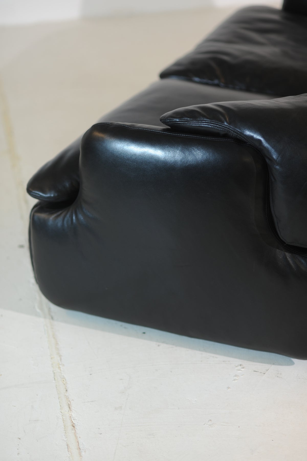 Alberto Rosselli for Saporiti Bold Sculptural “Confidential” Sofa, Italy 1970 — alternate view