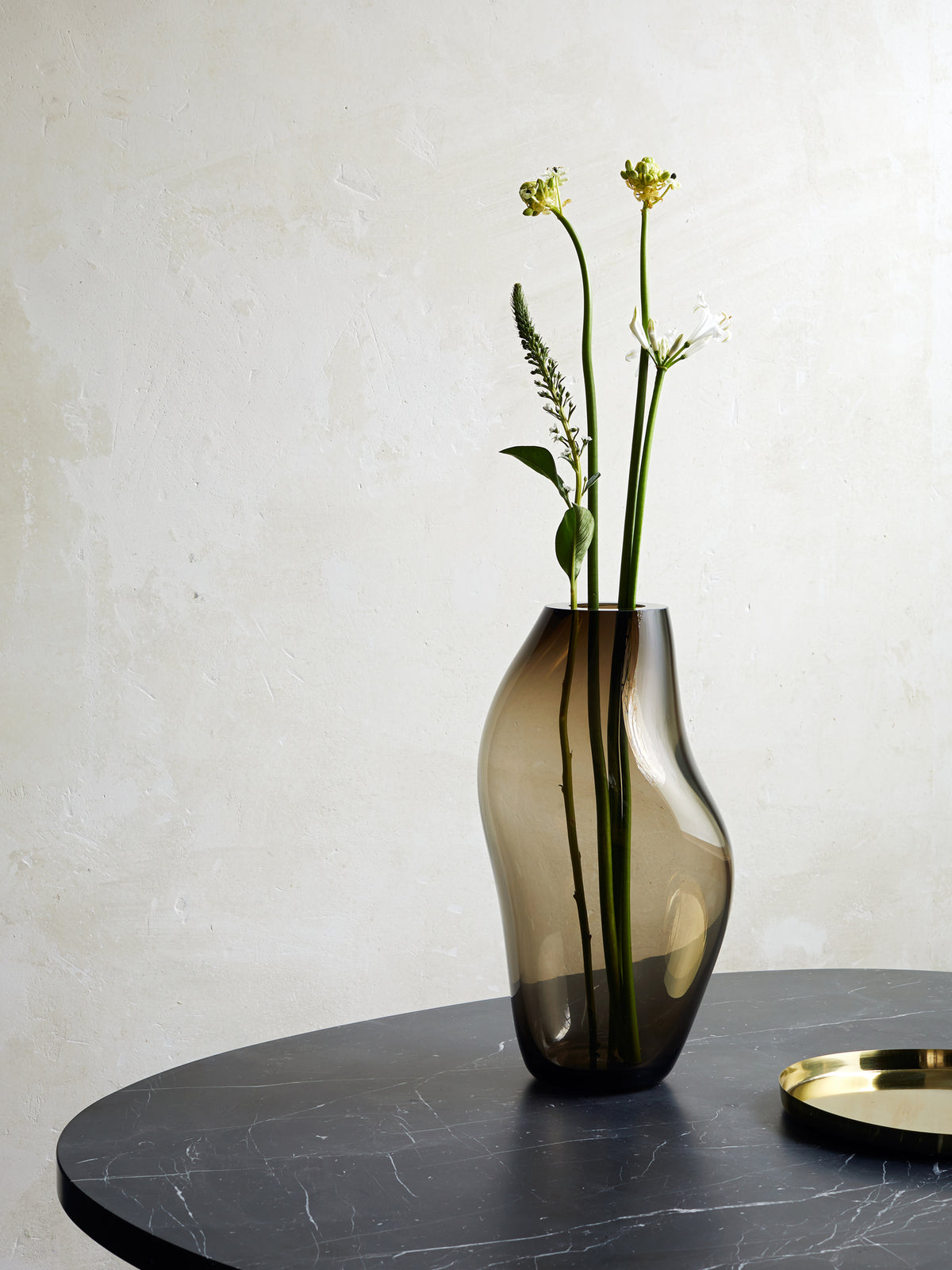 SUPERNOVA IV vase - size M (H: 36cm) — side view on black marble table