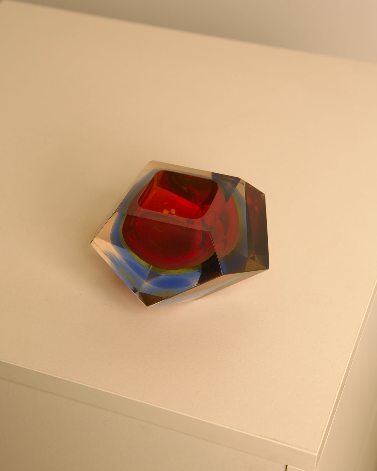 "Diamant" ashtray/vide-poches in red Murano glass by Flavio Poli for Seguso, 80s by Treaptyque | The Oblist