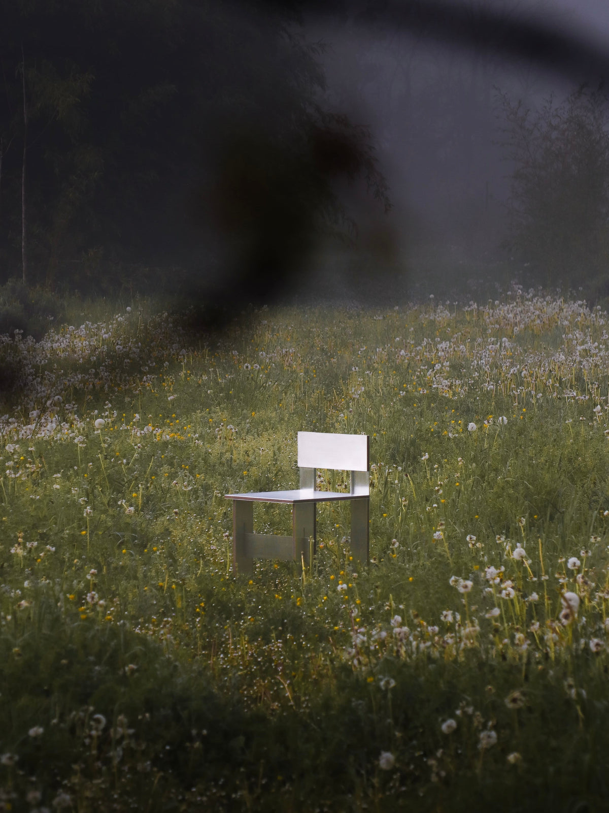 Sandwich Chair — minimalist design in grassy outdoor setting