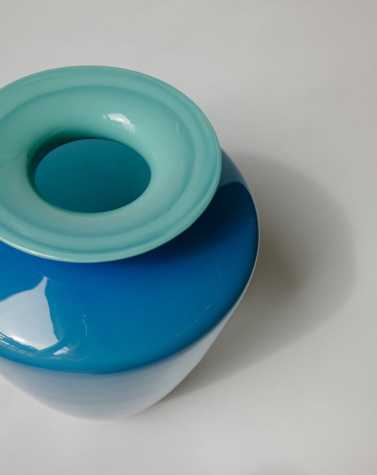 Cà dei Vetrai Large Incamiciato Murano Glass Vase | Italy - c. 1960s — close-up