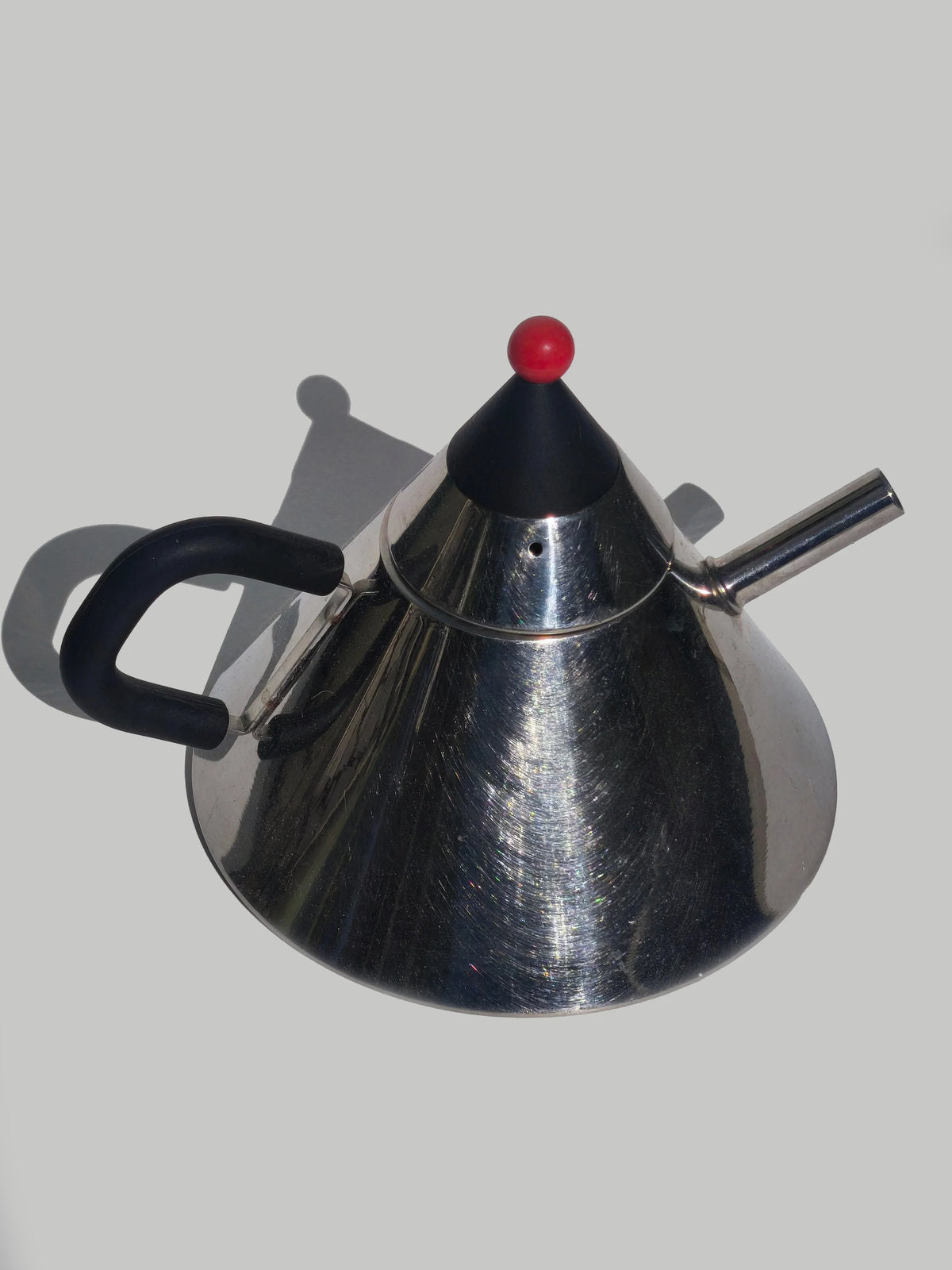 Conic 80's Memphis Teapot — lifestyle setting