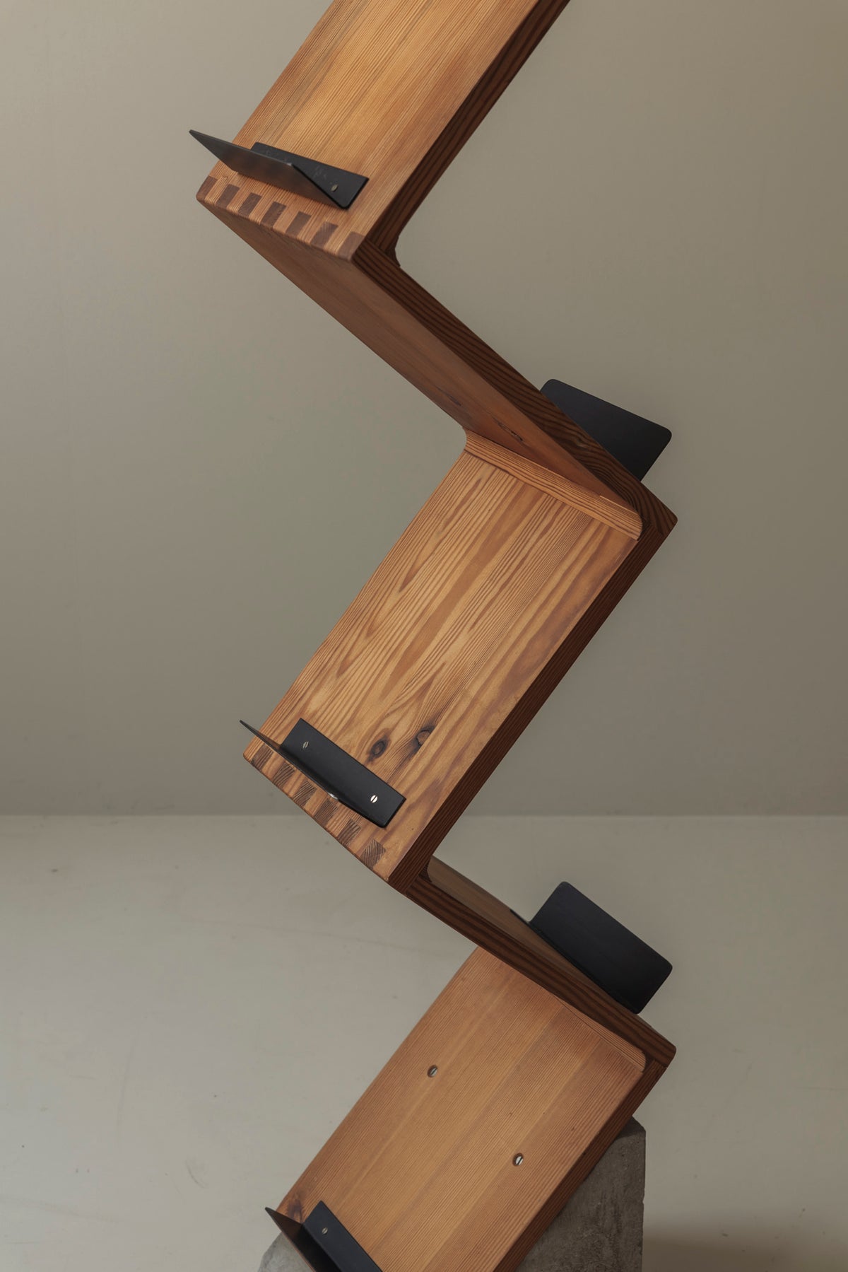 Sculptural Magazine Shelf Inspired by Jonas Bohlin's Iconic Zink Design, 1980s — close-up
