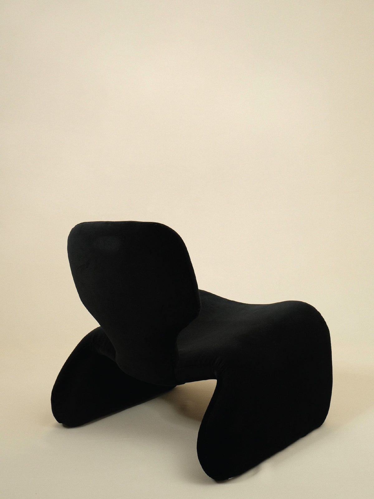 Olivier Mourgue Djinn Lounge Chair — lifestyle setting