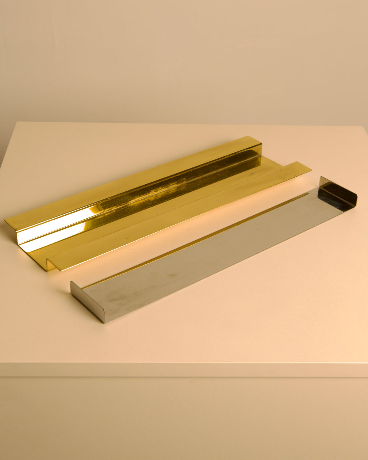 Italian 70s gold and silver metal desk organizer set detail view