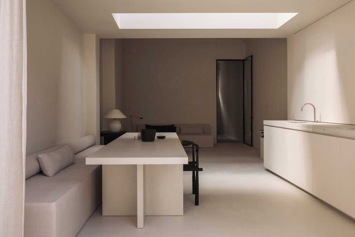 Akari Dining Table  — detail view