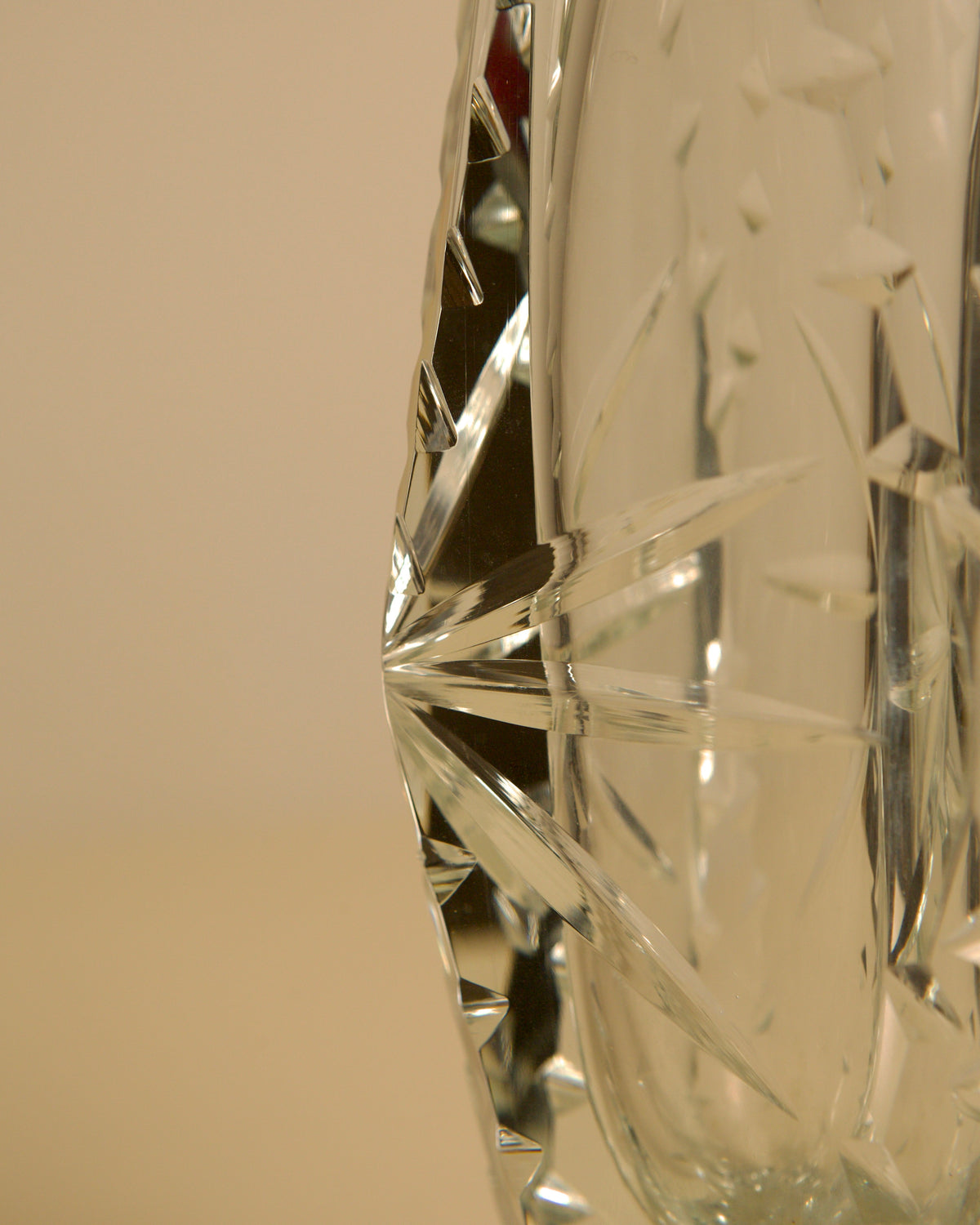 Large "Cut Diamond" vase by Flavio Poli for Seguso, 1980s — side angle highlighting cut glass details