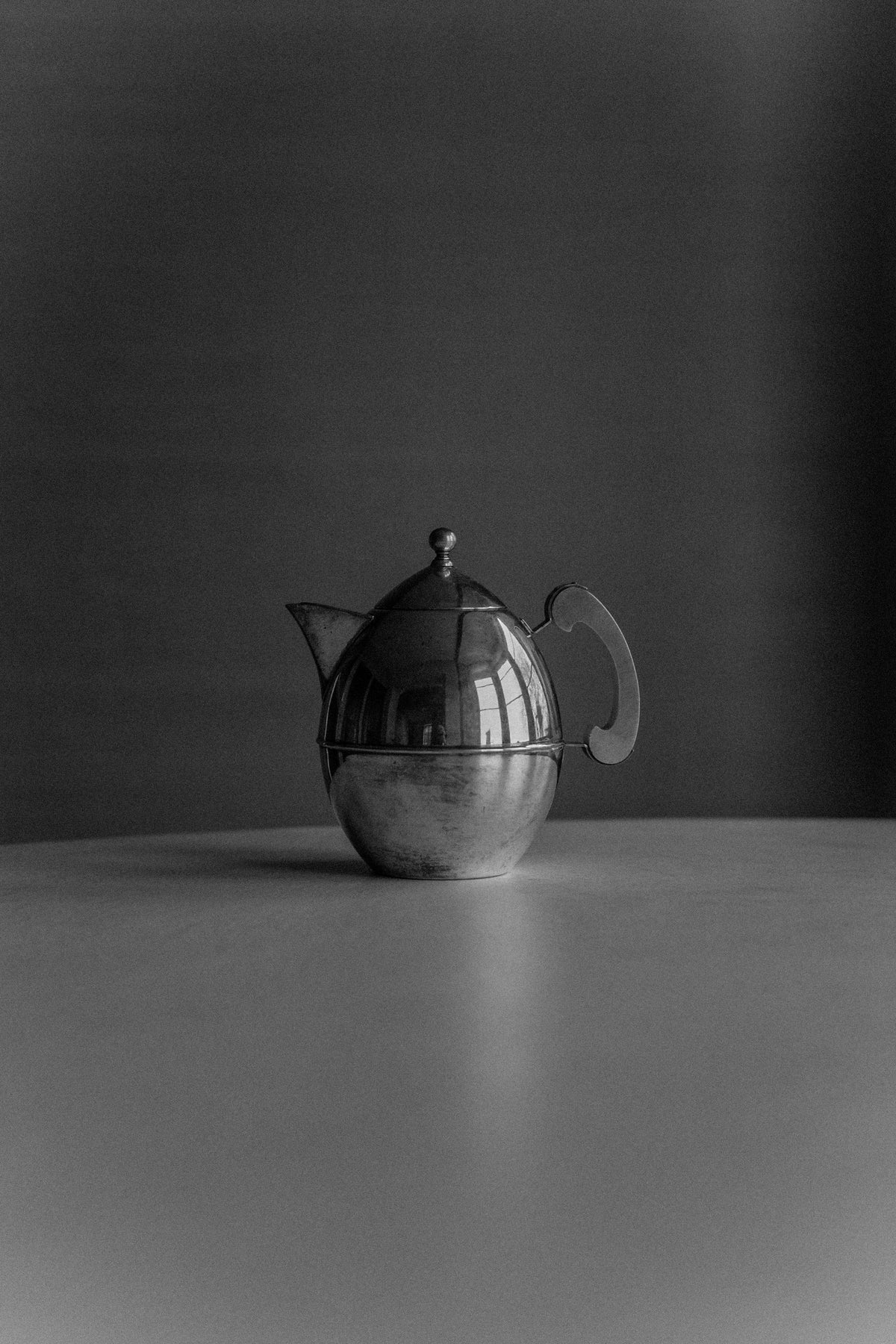 Art Deco teapot featuring sleek lines and bold, vibrant colors
