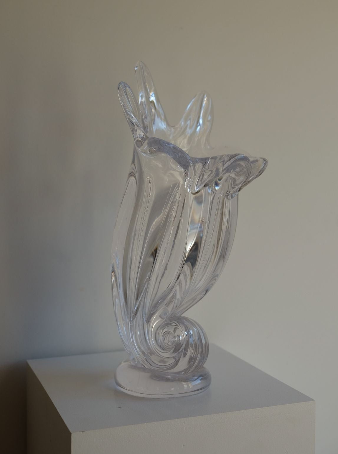 Beautiful Kosta Boda shell vase made of glass in elegant shell shape
