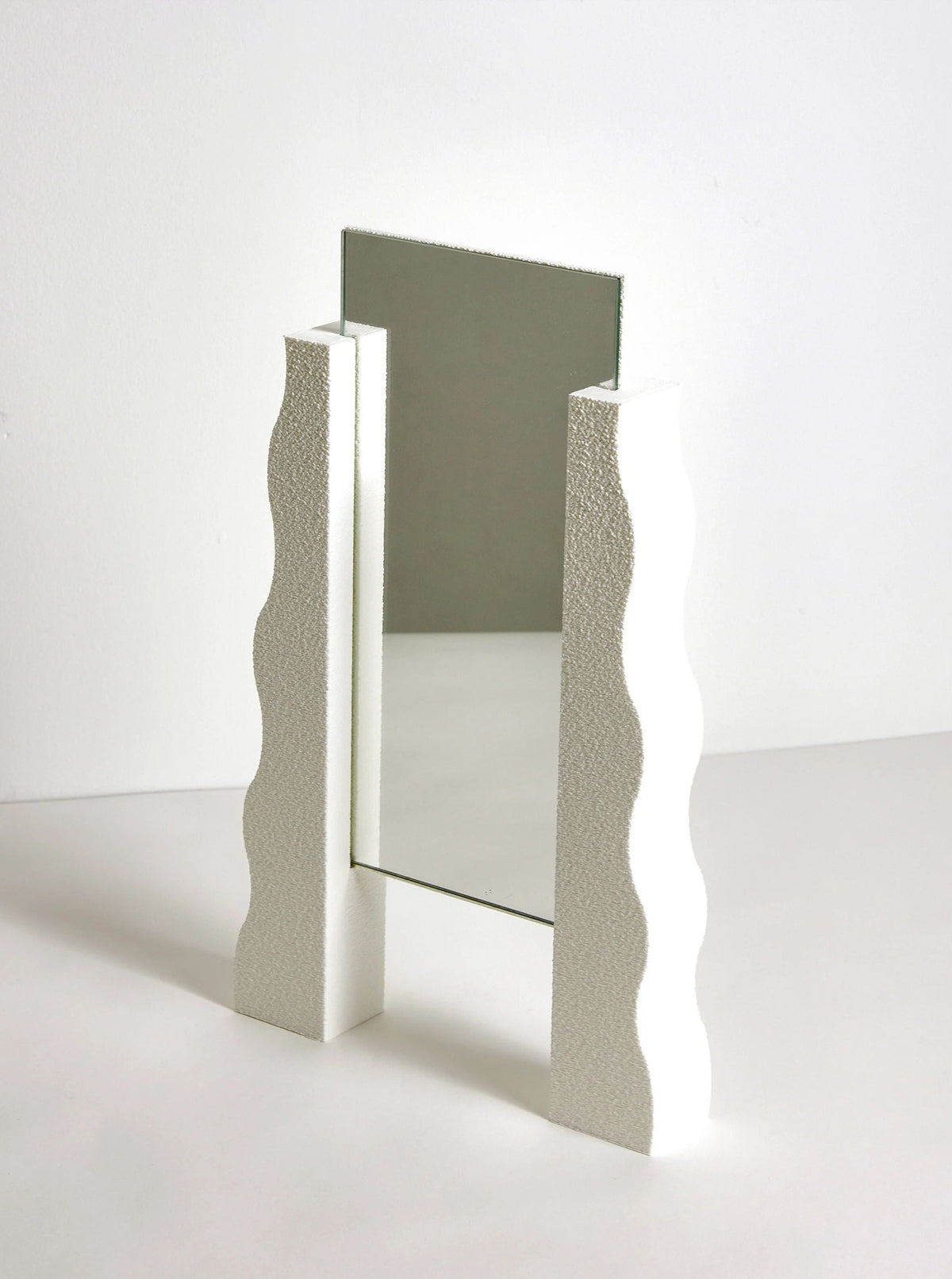 Créon Mirror set with three different sizes and shapes for versatile styling opportunities