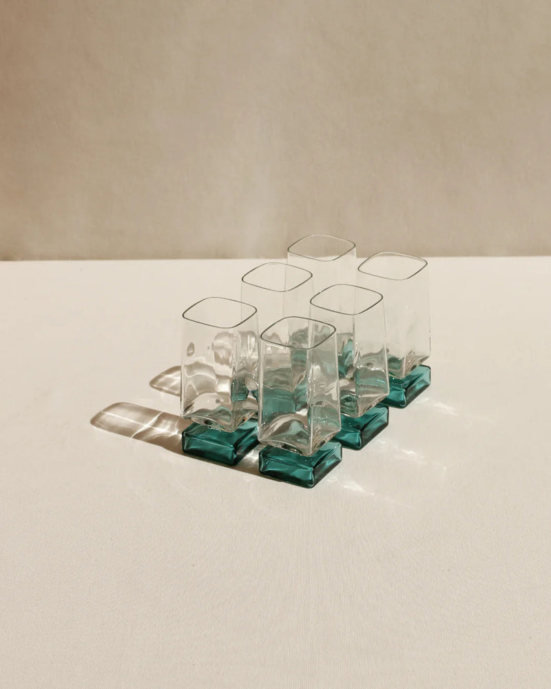 Italian-wine-glasses-etched-with-traditional-vineyard-design
