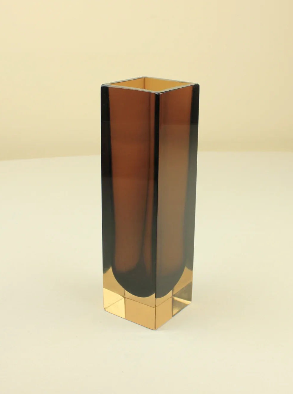 Murano Vase by Alessandro Mandruzzato in vibrant red and gold tones