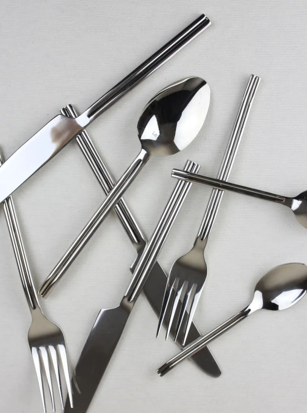Elegant and minimalist cutlery made in Italy with high-quality stainless steel