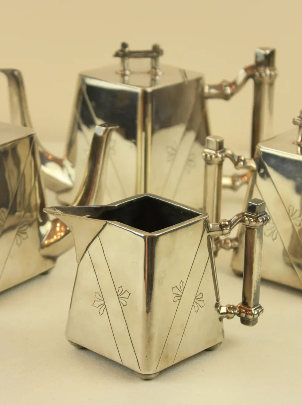  Stylish Art Deco Coffee Cups and Saucers in Black and Gold Color Scheme