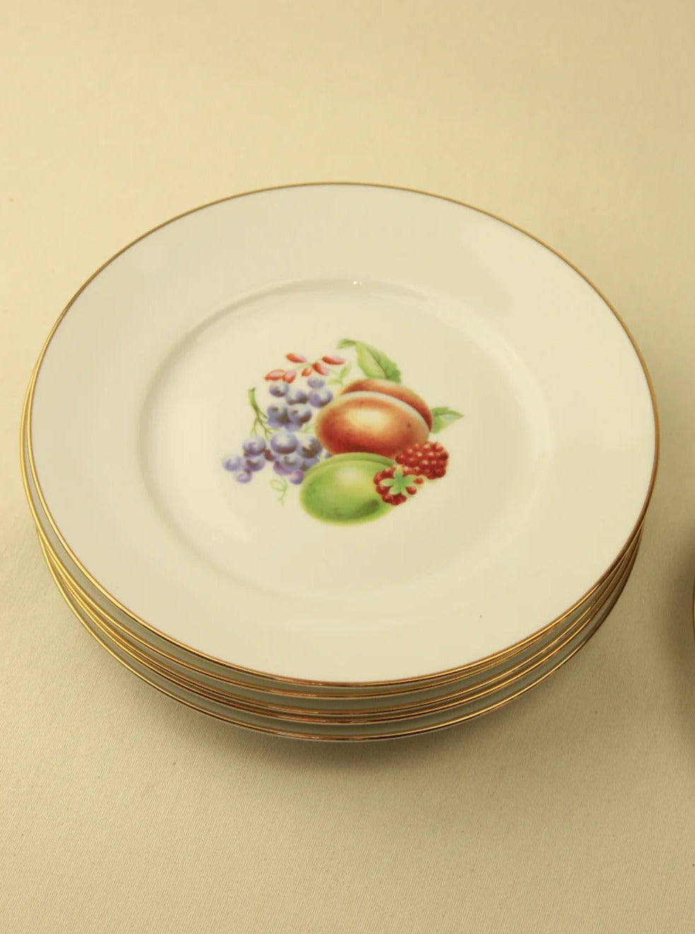 Exquisite Italian dessert plates in a classic scalloped design