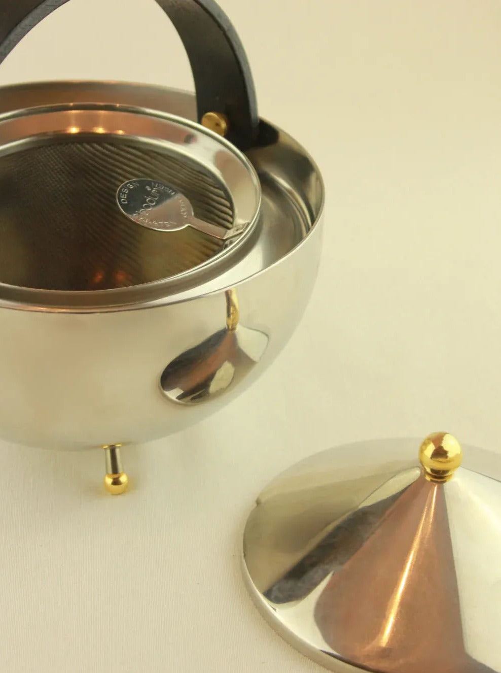  Teaball Teapot by Carsten Joergensen, an elegant and functional teapot for brewing your favorite loose leaf teas 