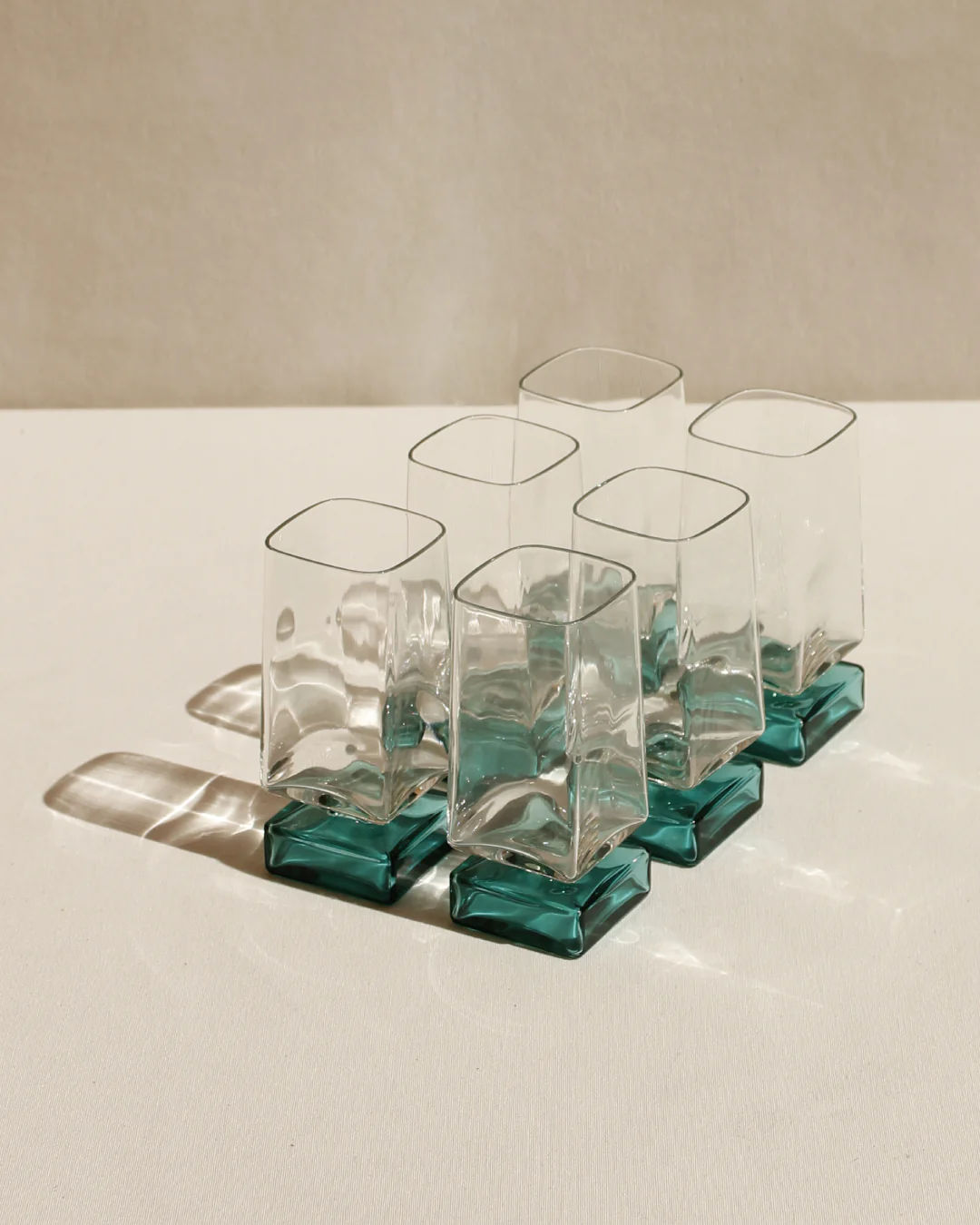 Elegant-and-sophisticated-wine-glasses-perfect-for-entertaining