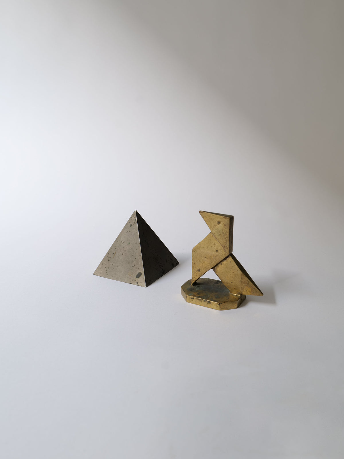 Vintage-inspired Geometric Paper Weights 1930 for home and office decor