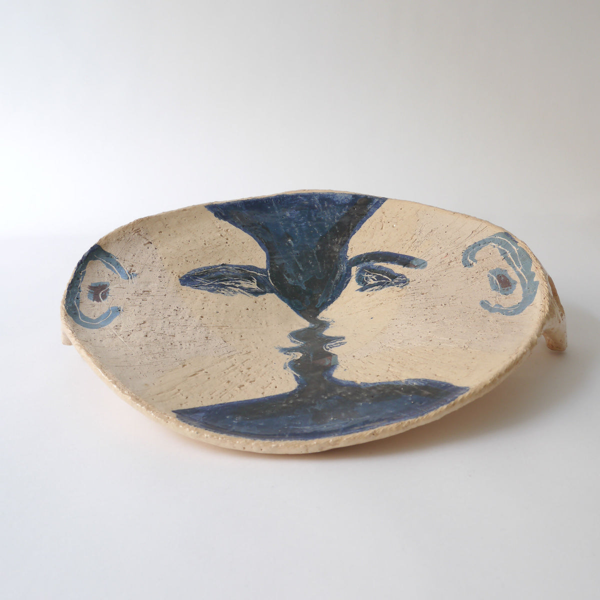  Artistic and stylish ceramic plate perfect for home decor or gifting