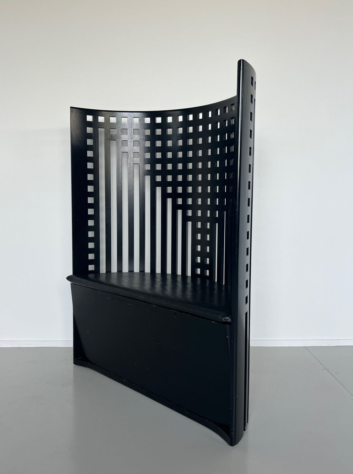 Classic and timeless Willow Bench designed by Charles Rennie Mackintosh
