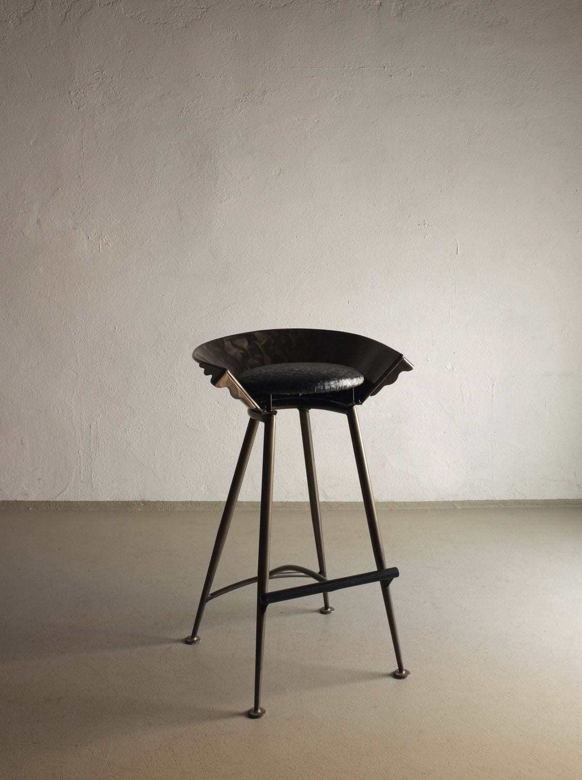 Pair of vintage 1980s brutalist cast metal bar stools with industrial design
